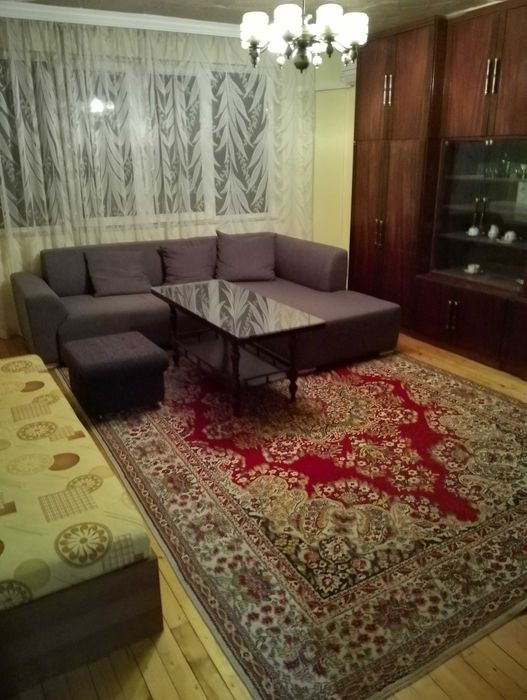 Продавам тристаен тухлен