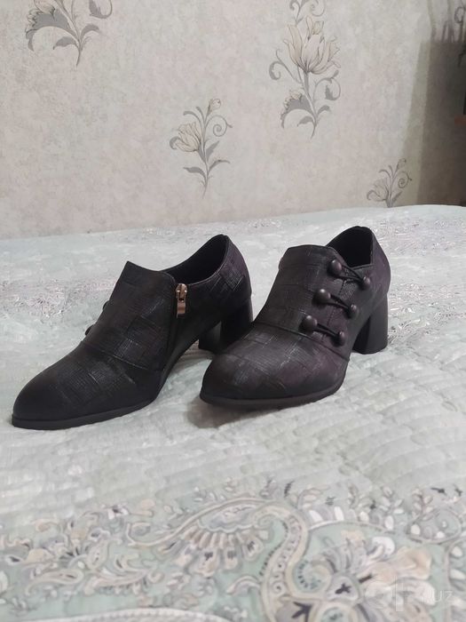 Продаются осенние туфли