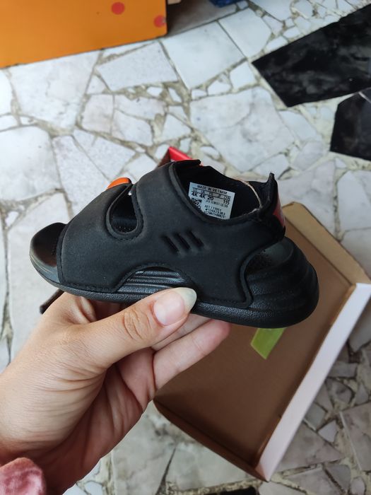 Детски маратонки и сандали Адидас в безупречно състояние номер 20