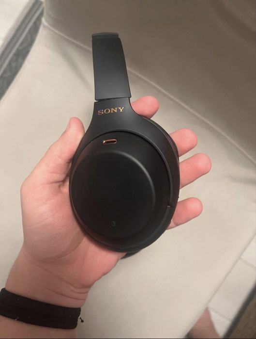Sony WH—1000XM4 noise cancelling headphones