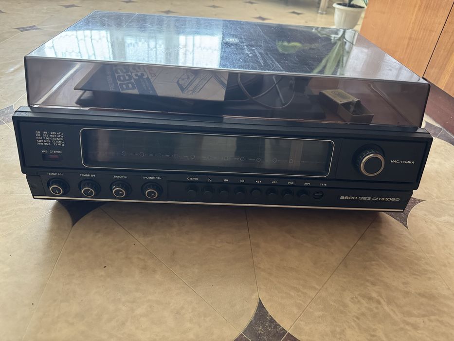 Продам радиолу советскую