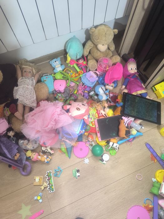 Продам игрушки для девочки