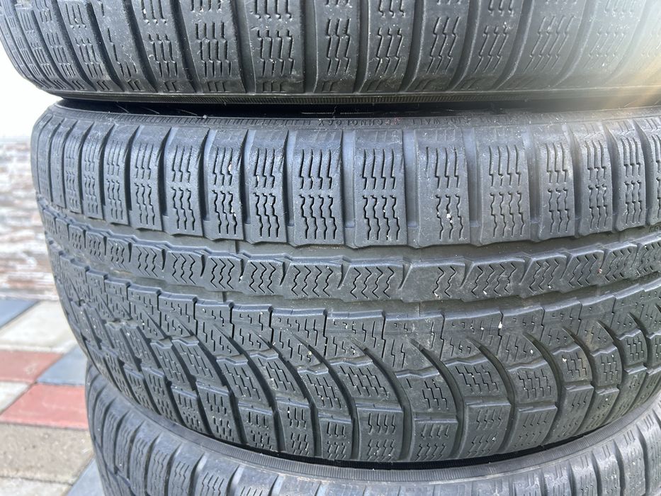 Vand cauciucuri  iarna 235/45 r19 ca noi