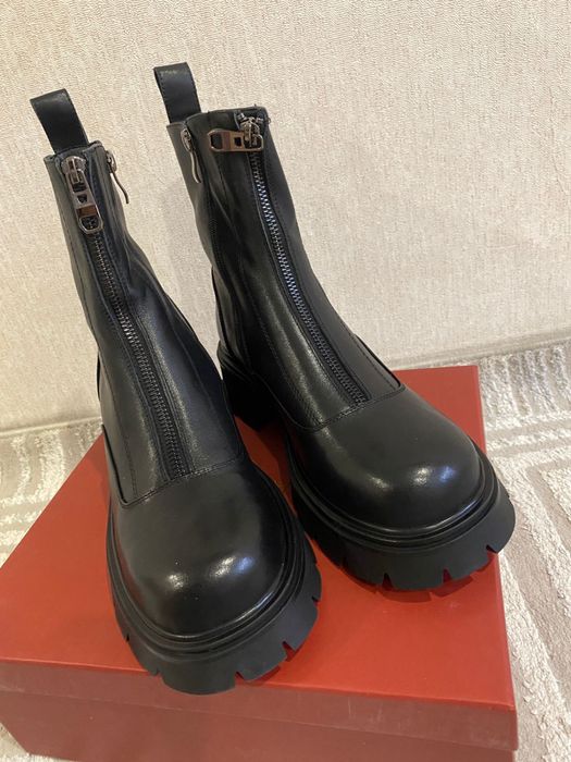 Продаю зимний обувь