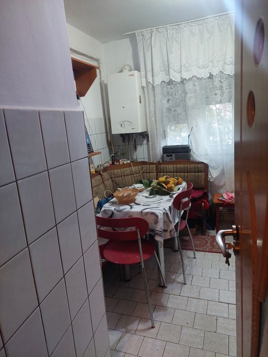 / Apartament  3  Camere   Etaj 1   / RM SĂRAT /