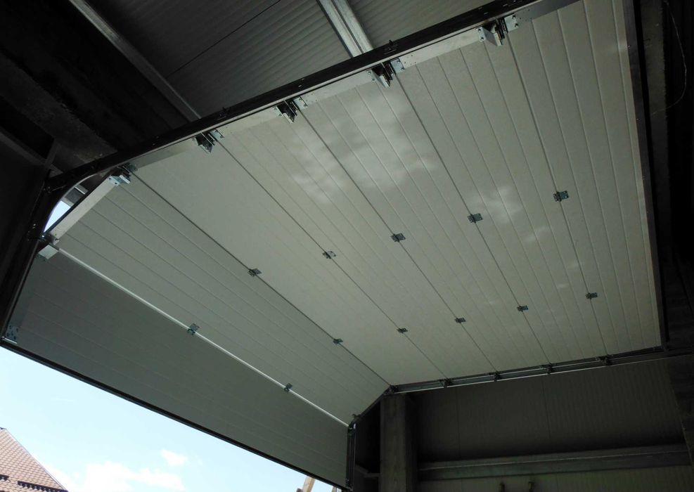 Usa sectionala izolata industriala 3500/3500 cu actionare lant