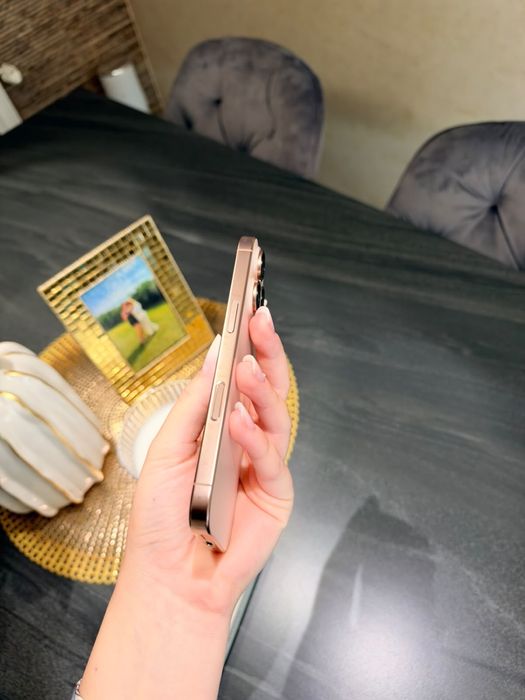 iPhone 16 Pro impecabil, stare premium. Baterie 91%, garanție iunie 2027. Cutie inclusă.