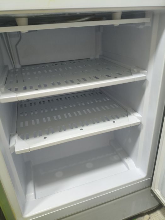 Продам двухкамерный холодильник