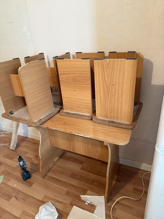 Стол  кухняга 4 табуреткамен