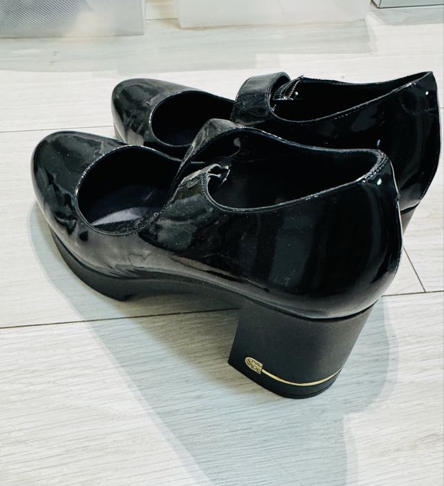 Продам женскую обувь