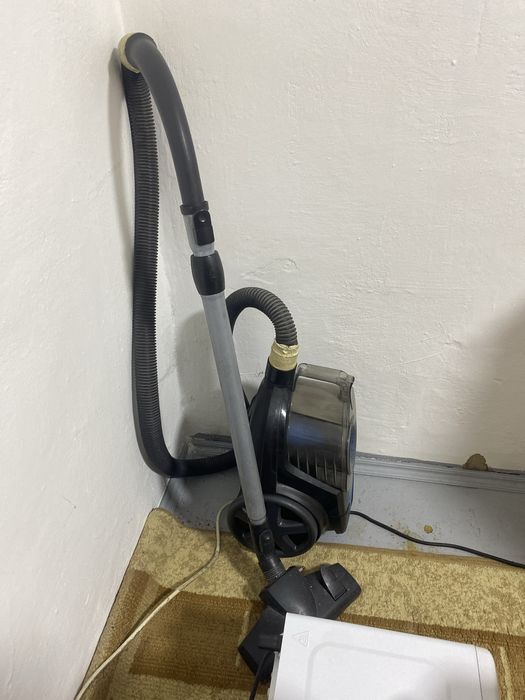 PHILIPS пылесос.