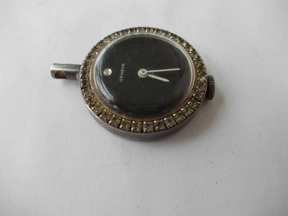 Ceas vechi medalion GENEVE defect