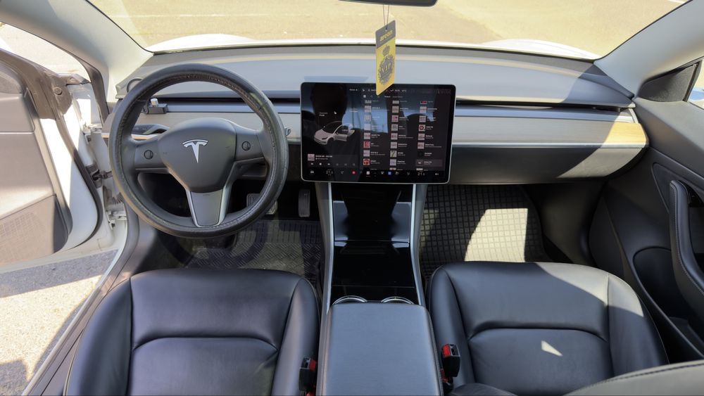 Tesla model 3 SR+ 2020