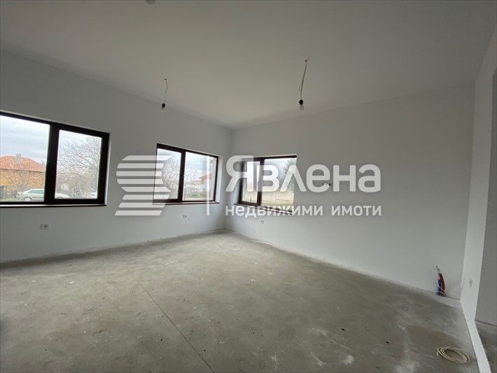 Продава се Къща в с. Здравец, Област Варна - 200 кв.м за 1075 €/кв.м - Снимка #1