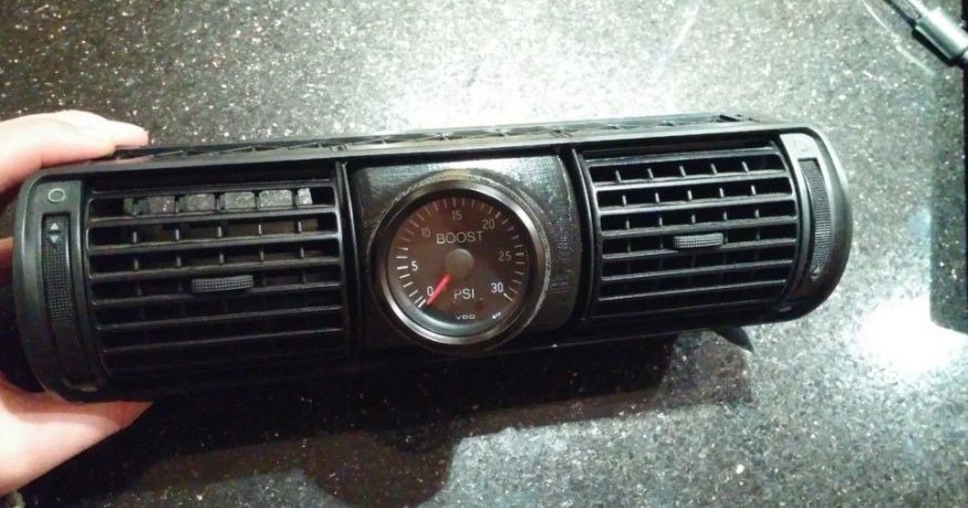 Стойки за уреди за автомобили.