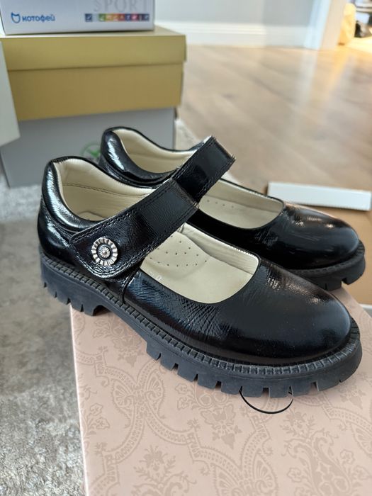 Продам туфли на девочку 31 размер