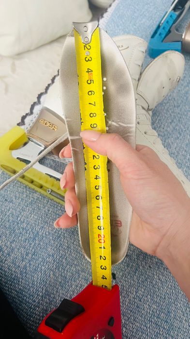 Продам коньки Edea