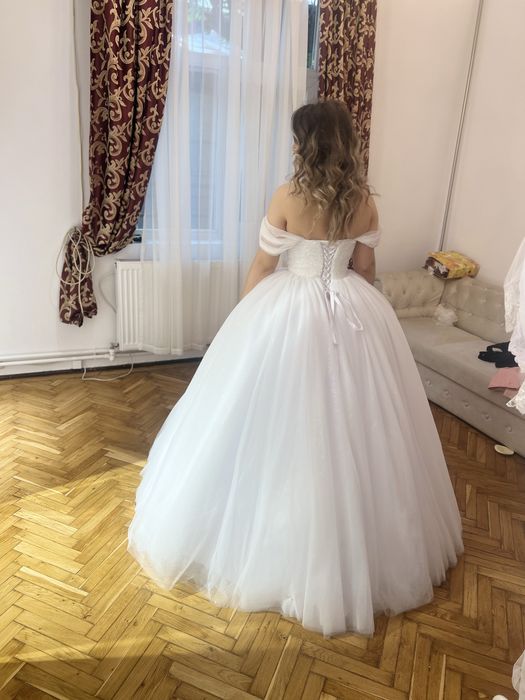 Rochie mireasa stil printesă