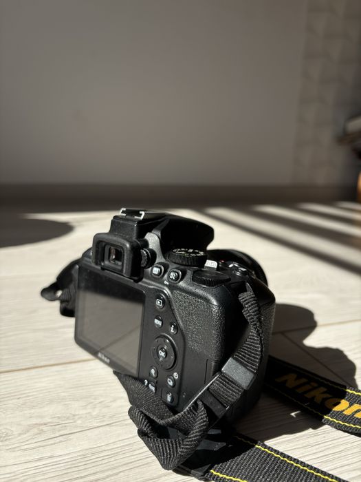 Nikon D3500 -Cameră foto digitală în stare foarte bună