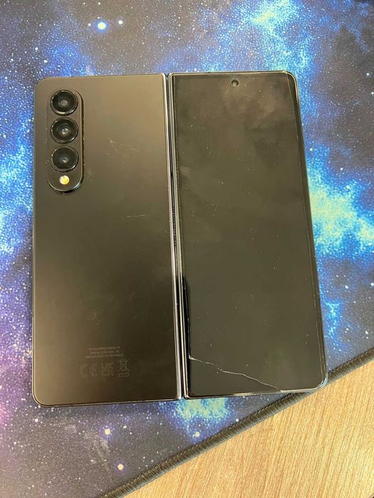 Samsung Fold 4 ,negru 256 gb ,punct  ecran