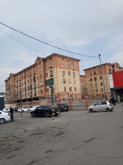 Срочна сотилади ,Сергели GOLDEN HAUSE 2-хонали уй сотилади 4-этажда