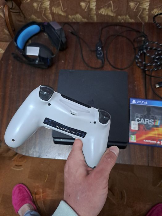 Продавам PS4 500GB