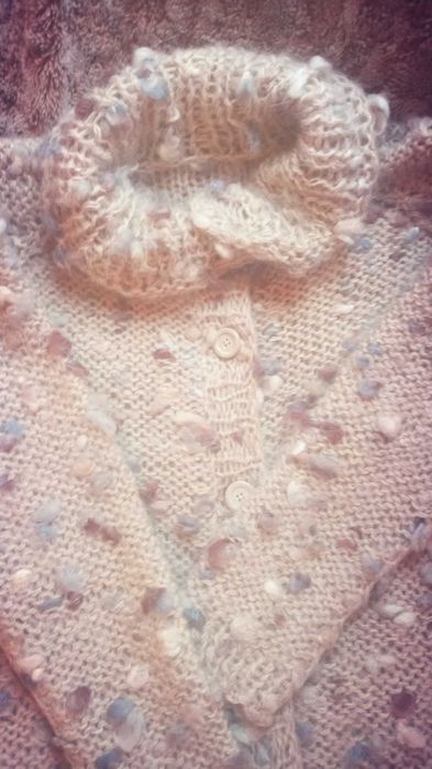 Ръчно плетена жилетка от ефектен мохер и вълна