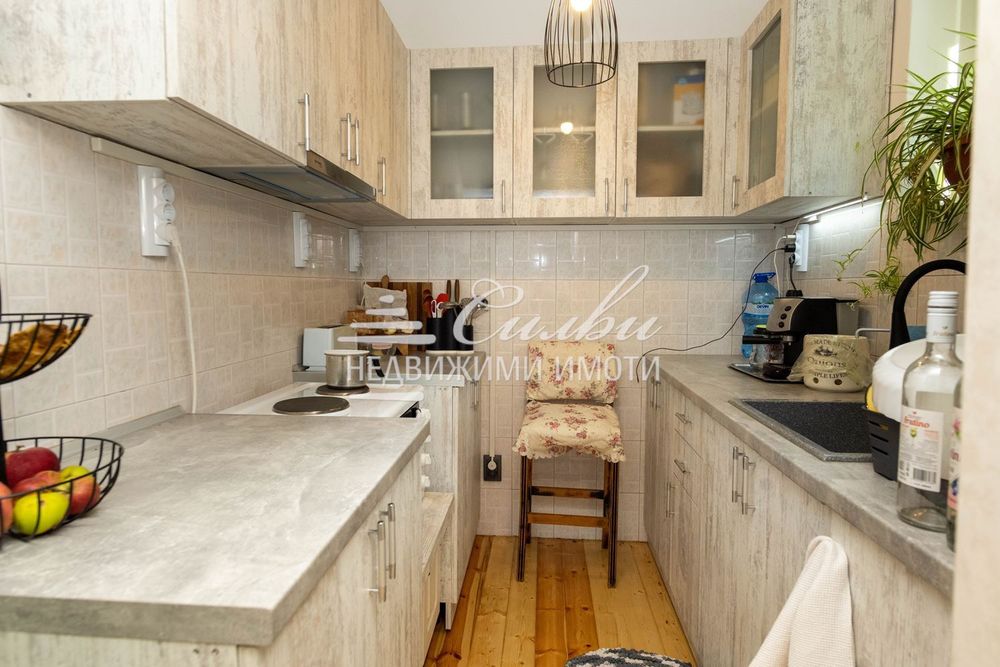 Продава се Етаж от къща в Шумен, Център - 137 кв.м за 1296 €/кв.м - Снимка #2