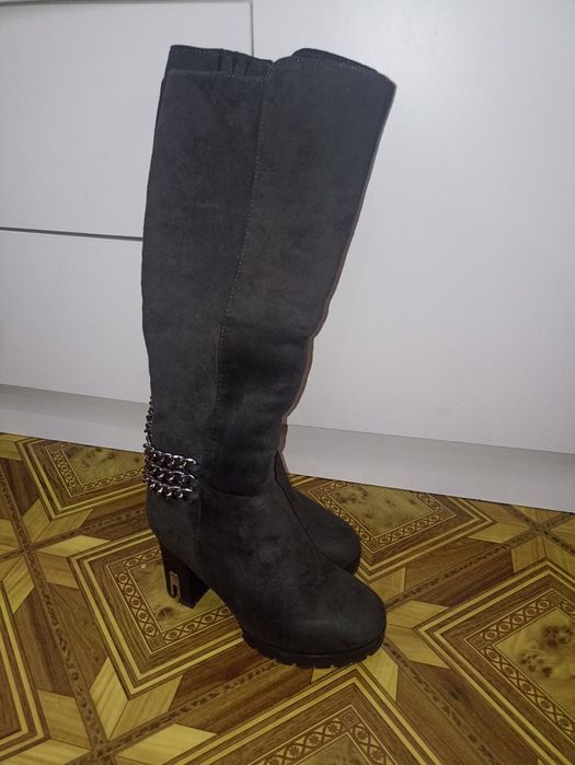 Продам новые  сапоги 37-38 размер
