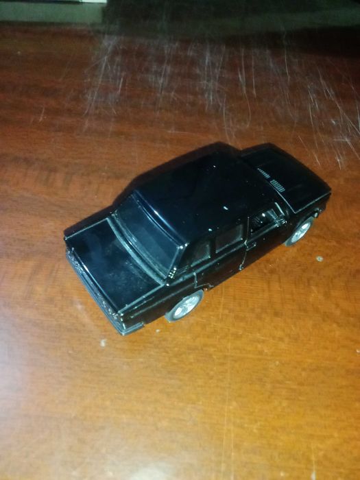 Jiguli modelka 2107 eshiklari ochiladi ideal holatda