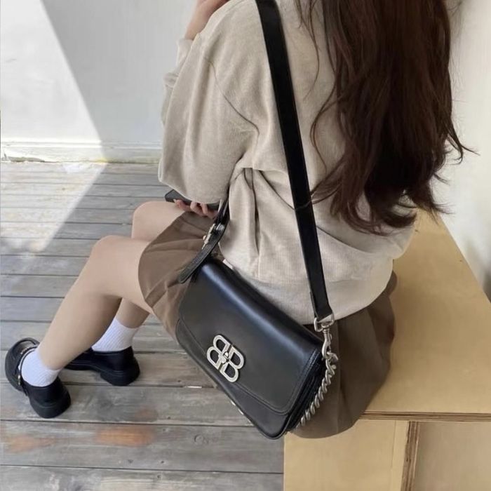 Новая кожаная с цепью и ремешком