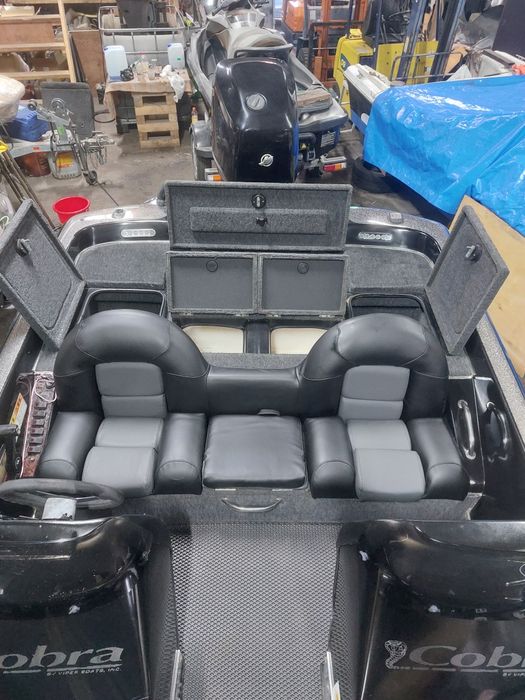 Лодка Cobra basboat