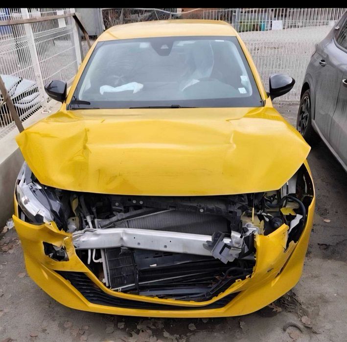 Peugeot e-208 за оригинални части