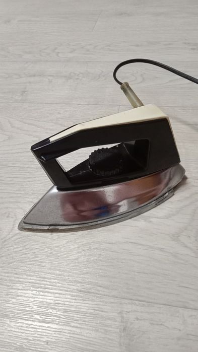 Продам утюг советский