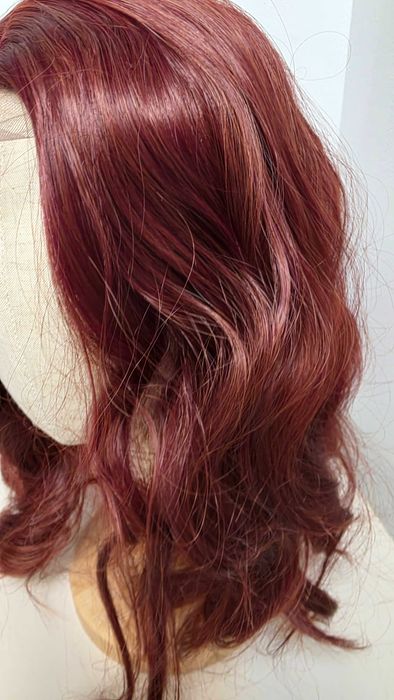 Perucă BARSDAR lace front 46 cm, ondulată, roșu burgundy-arămiu