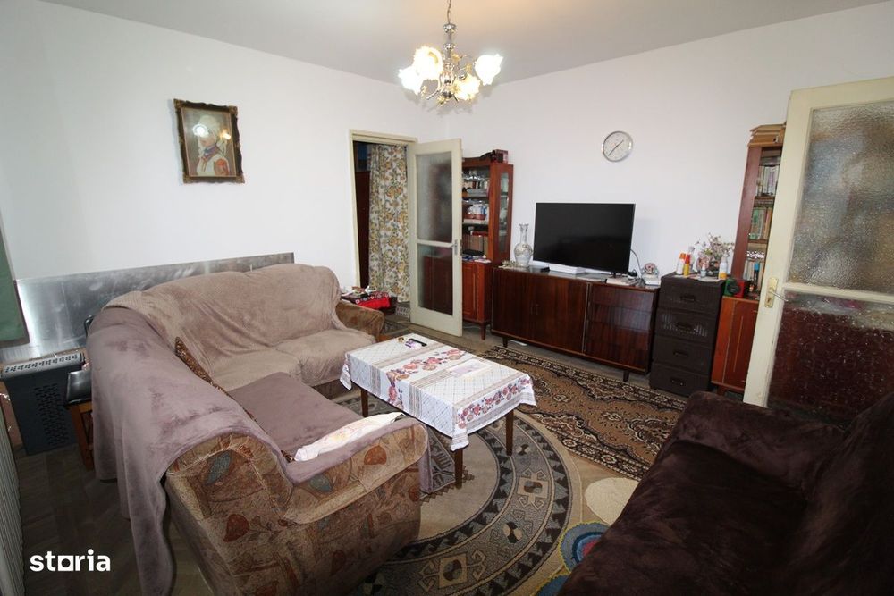 Vând apartament 3 camere în Hunedoara, zona Micro2-OMW, 62mp...