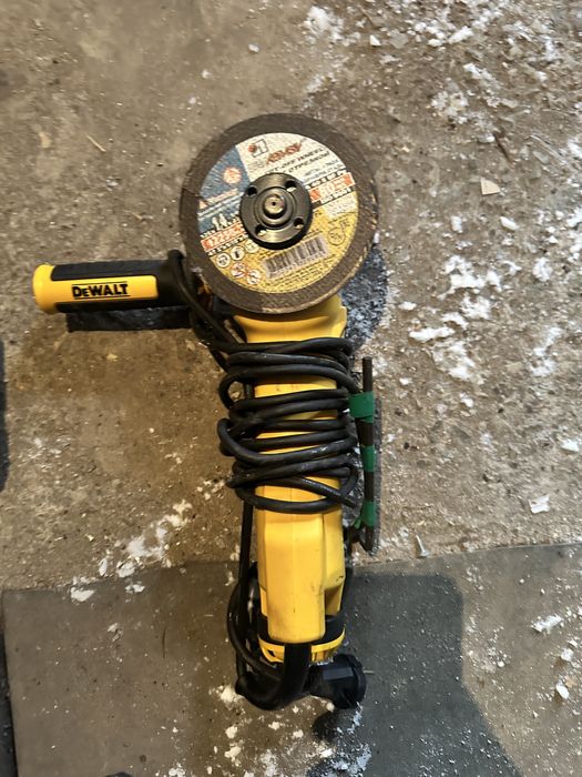 Продам балгарку деволт 125мм