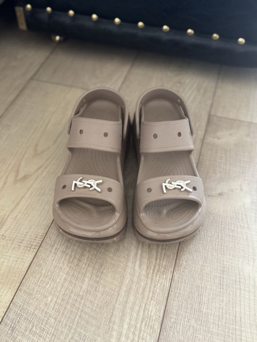 Продаю Crocs сандалии Mega Crush (оригинал)