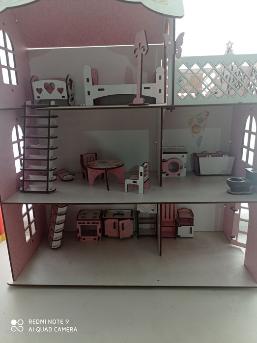 Продам кукольные Домики каждый деревянный 3000.пласмасовый 3000. не до