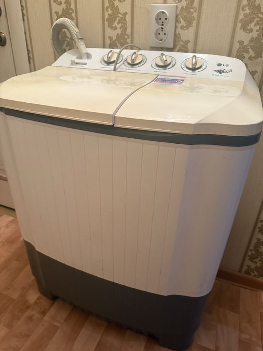 Продам машинку стиральную.