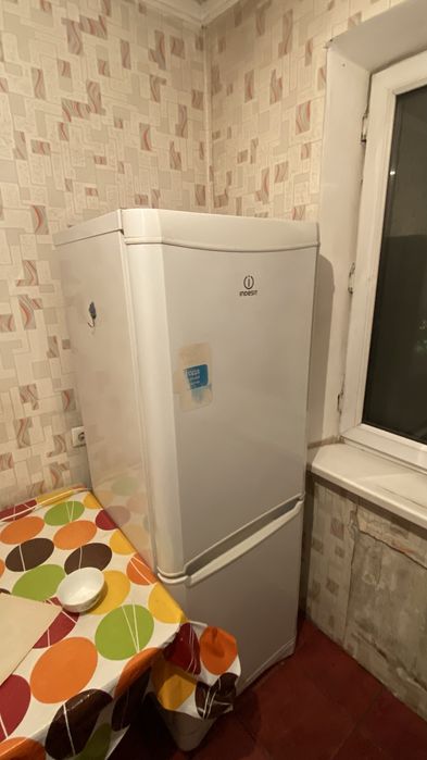 Холодильник Indesit