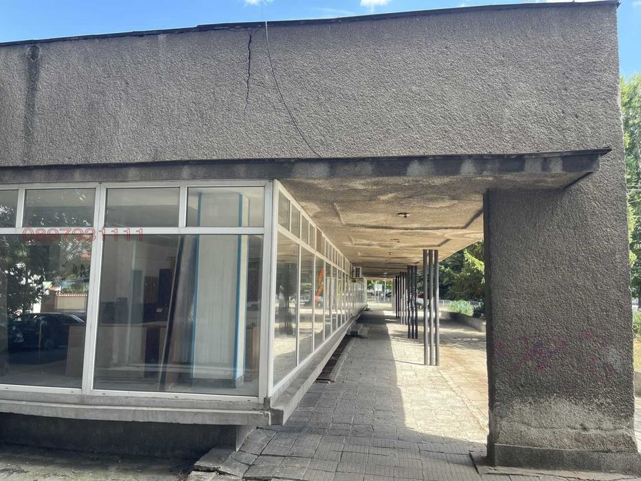 Продава магазин топ локация център Ямбол