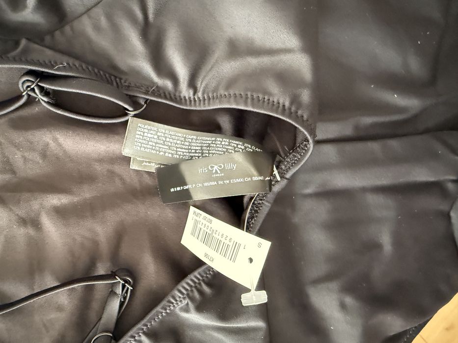 Чисто нов цял черен бански