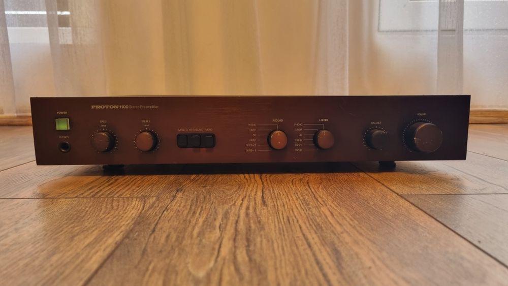 Proton 1100 preamplifier