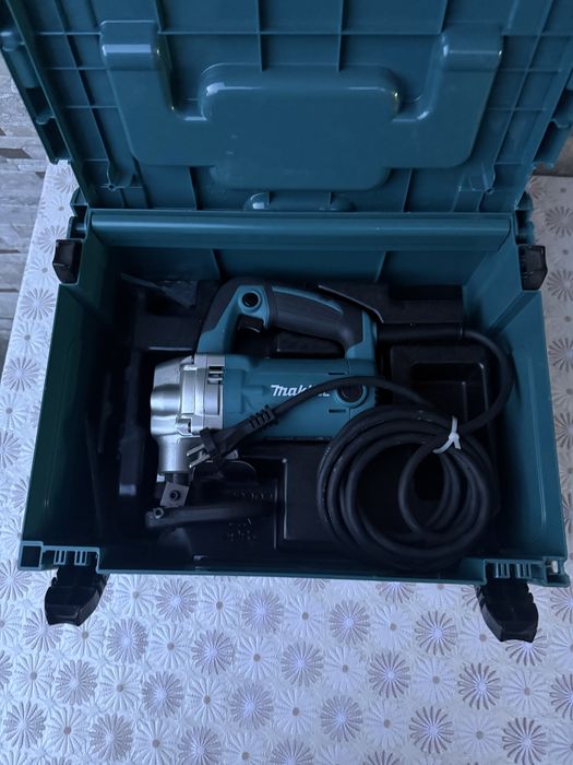 Ножица за ламарина Makita JS3201J /710 W, 3.2 мм./