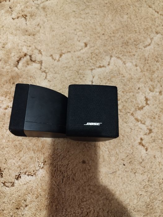 Sateliți bose  de perete