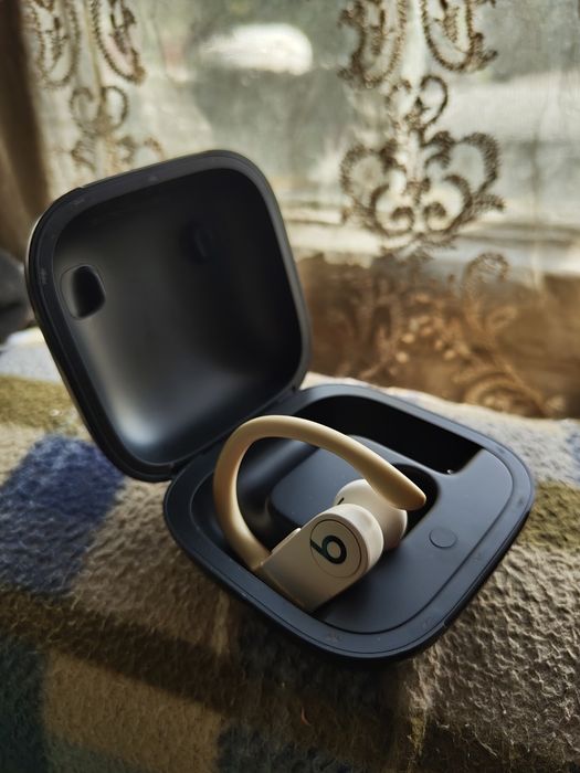 Наушники Powerbeats Pro, Samsung Buds+