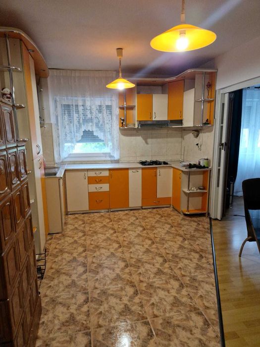 Dau in chirie apartament cu 2 camere in Alesd (complet mobilat si utilat)