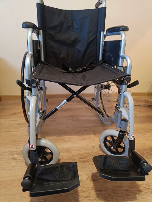 Неизползвана инвалидна количка