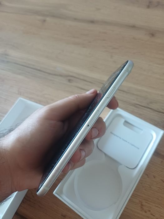 iPhone SE 2 pentru piese sau reparatie - iCloud liber, Touch ID, pachet complet